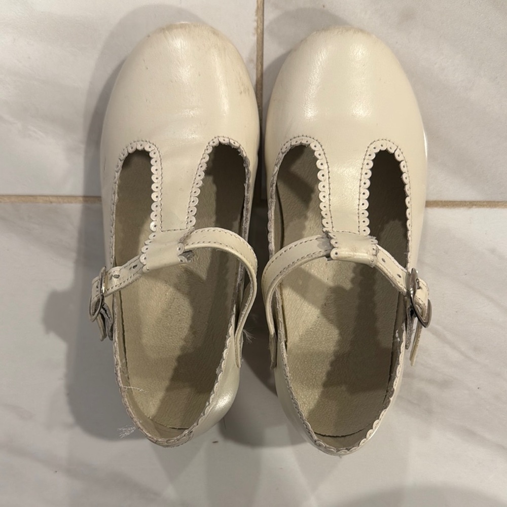 Cream Mary Jane Shoes with Scalloped Edges